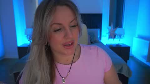 Kira online show from February 3, 2026, 10:15 pm