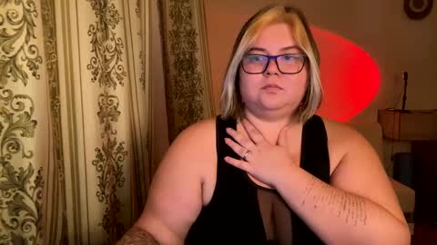 Snapshot of kiracobb chatting on December 2, 2024, 7:49 pm Just Kira online show from December 2, 2024, 7:49 pm