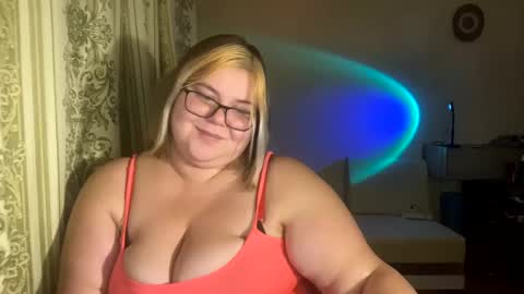 Snapshot of kiracobb chatting on December 17, 2024, 1:05 pm Just Kira online show from December 17, 2024, 1:05 pm