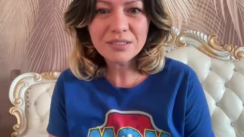 KiraDivine online show from April 6, 2026, 1:12 pm