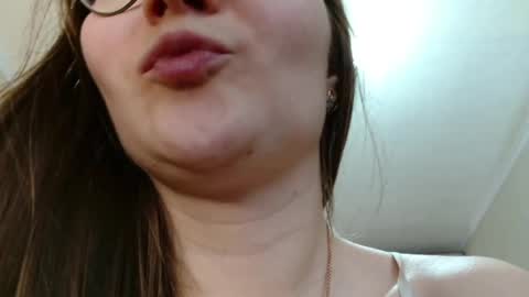 KiraGoldens online show from April 11, 2026, 7:24 am