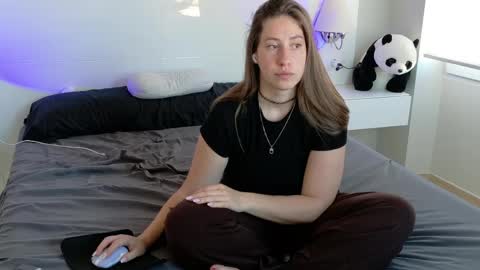 Kira online show from April 16, 2026, 7:31 am