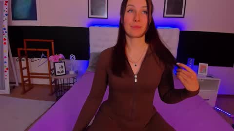 Kira online show from December 2, 2025, 7:57 am