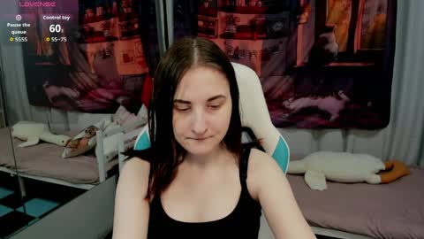 KiraParker online show from April 3, 2026, 2:04 pm