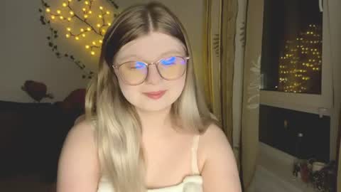 Snapshot of kirayume chatting on August 8, 2026, 9:28 pm KiraYume online show from August 8, 2026, 9:28 pm
