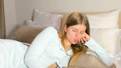 Snapshot of kirraa_ chatting on April 18, 2026, 7:58 pm Kira online show from April 18, 2026, 7:58 pm