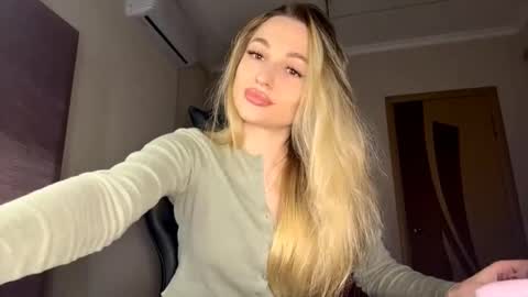 Snapshot of kirstinenter chatting on February 22, 2026, 10:25 am kirstinenter online show from February 22, 2026, 10:25 am