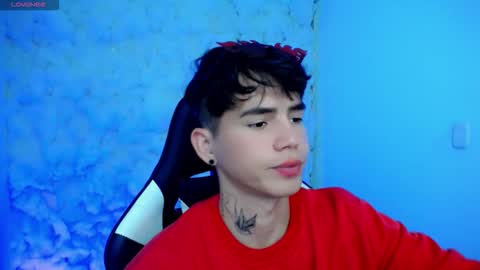 kiss_whitee online show from November 5, 2025, 6:41 pm