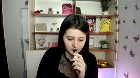 Snapshot of kissleoxx chatting on June 3, 2026, 10:51 am kissleoxx online show from June 3, 2026, 10:51 am