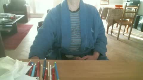 Snapshot of kisslog1 chatting on October 12, 2025, 3:44 pm kisslog1 online show from October 12, 2025, 3:44 pm