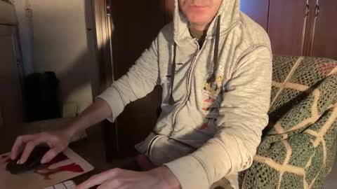 kissofbanned1983 online show from February 18, 2026, 10:33 am