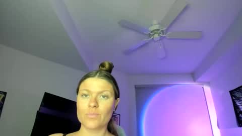 Serina Chan online show from January 12, 2025, 8:14 am