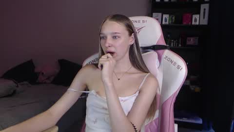 Snapshot of kitsuneyx chatting on July 9, 2026, 11:53 pm kitsuneyX online show from July 9, 2026, 11:53 pm