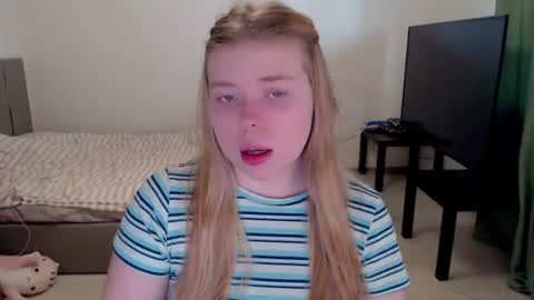 Snapshot of kitten_jenny01 chatting on June 16, 2026, 4:09 pm Jennyblonde and Emmabrunette online show from June 16, 2026, 4:09 pm