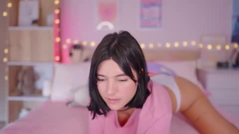 Snapshot of kittenmoon_ chatting on November 11, 2025, 7:03 pm online show from November 11, 2025, 7:03 pm