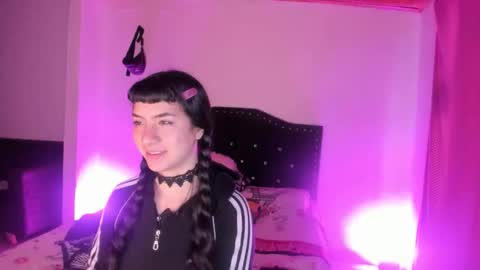 kitty__chs online show from December 4, 2025, 11:19 am