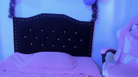 kitty__chs online show from February 10, 2026, 2:10 pm