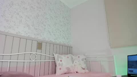 sophie online show from April 16, 2026, 9:39 pm