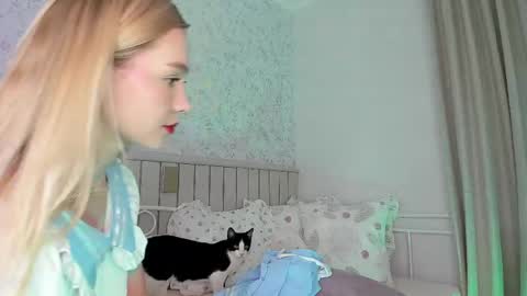 sophie online show from April 21, 2026, 6:23 pm