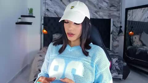 Snapshot of kitty_collins_ chatting on June 4, 2026, 12:00 pm Kitty online show from June 4, 2026, 12:00 pm