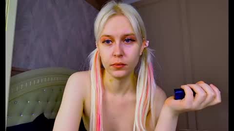Snapshot of kitty_dora chatting on June 17, 2026, 7:44 am Evelyn online show from June 17, 2026, 7:44 am