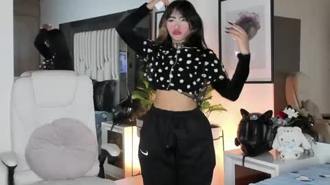 Snapshot of kitty_eliffe chatting on April 29, 2026, 11:33 pm kitty online show from April 29, 2026, 11:33 pm