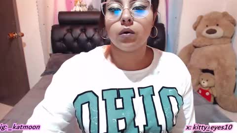 Snapshot of kitty_eyes chatting on February 1, 2025, 12:18 am kitty online show from February 1, 2025, 12:18 am