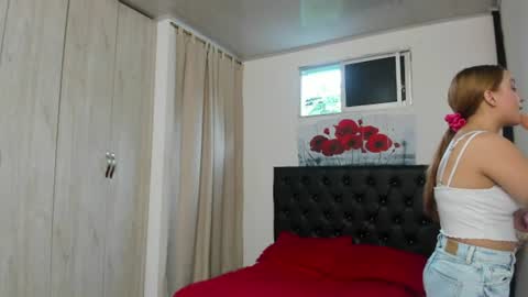 Snapshot of kitty_f00x chatting on June 21, 2026, 8:11 pm kitty_f00x online show from June 21, 2026, 8:11 pm