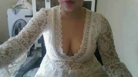 Snapshot of kitty_fussy chatting on October 23, 2025, 12:32 am kitty_fussy online show from October 23, 2025, 12:32 am