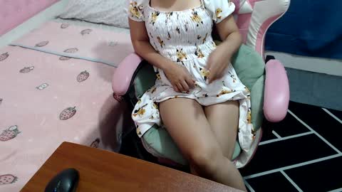 Snapshot of kitty_kity chatting on December 21, 2024, 6:02 pm Kate online show from December 21, 2024, 6:02 pm