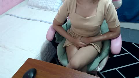Snapshot of kitty_kity chatting on February 7, 2025, 6:56 am Kate online show from February 7, 2025, 6:56 am