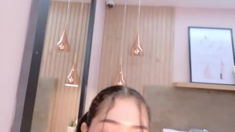 kitty_model online show from May 2, 2026, 4:17 am