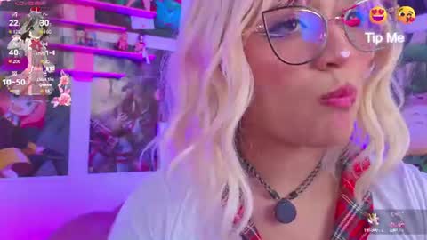 Snapshot of kitty_niki chatting on June 12, 2026, 10:52 pm Nicol Gomez online show from June 12, 2026, 10:52 pm