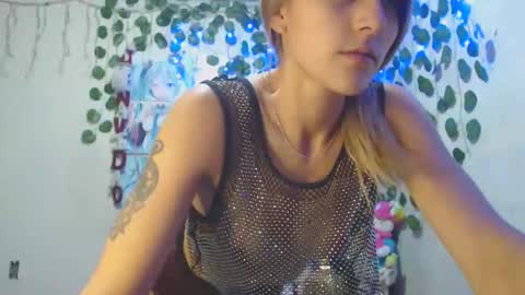 Daniela Ferreira online show from December 23, 2024, 4:01 am