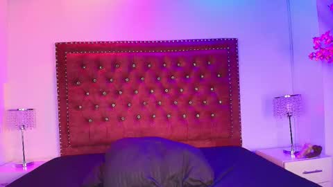 Kitty  online show from October 19, 2025, 3:01 pm