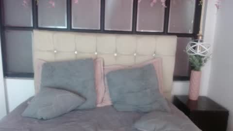 K I T T Y   online show from December 14, 2025, 8:46 pm