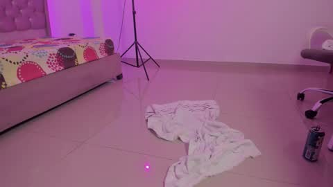 kitty_violet11 online show from January 8, 2026, 8:22 pm