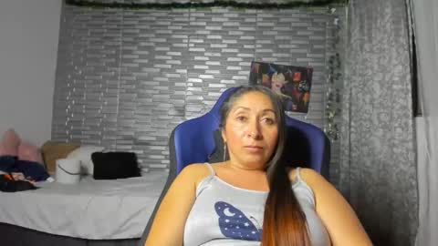 Snapshot of kitty_violet_ chatting on April 21, 2026, 4:30 am violet online show from April 21, 2026, 4:30 am