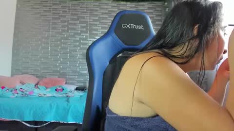 Snapshot of kitty_violet_ chatting on May 9, 2026, 3:06 pm violet online show from May 9, 2026, 3:06 pm