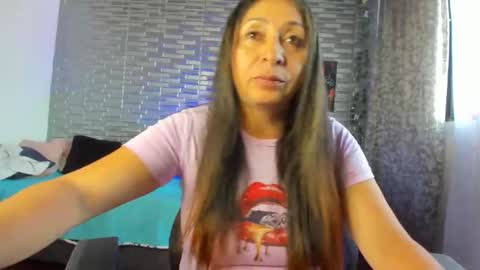 Snapshot of kitty_violet_ chatting on May 10, 2026, 1:49 pm violet online show from May 10, 2026, 1:49 pm