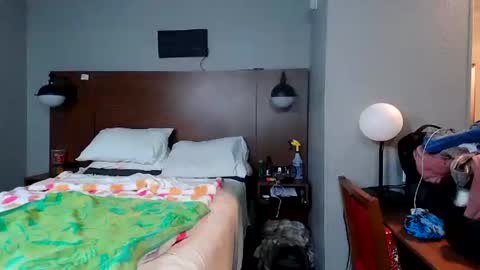 Snapshot of kittykat_1999 chatting on January 29, 2025, 2:10 pm kittykat 1999 online show from January 29, 2025, 2:10 pm