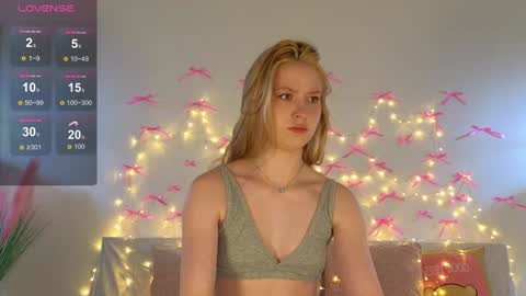 Monika online show from November 12, 2025, 3:51 am