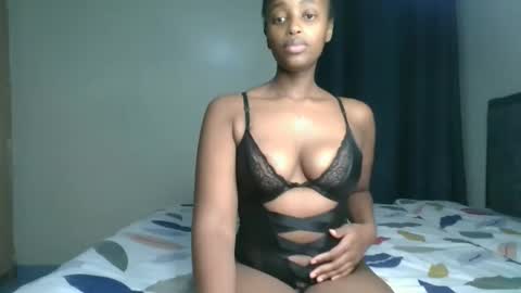 Snapshot of kittypettite chatting on May 23, 2026, 5:39 pm Kittypettite online show from May 23, 2026, 5:39 pm