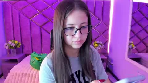 Snapshot of kittypinky01 chatting on May 28, 2026, 2:47 pm Sarah online show from May 28, 2026, 2:47 pm