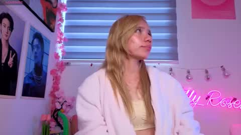 Kitty online show from November 3, 2025, 7:59 pm