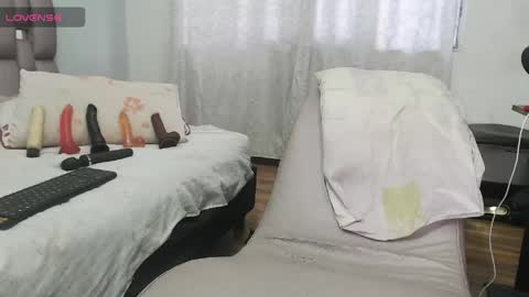 kittywhiteass online show from April 12, 2026, 9:42 pm