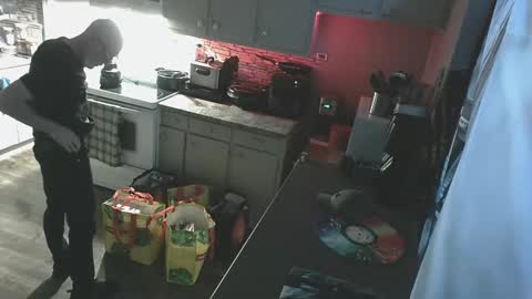 kiveuxmakeu online show from November 3, 2025, 4:52 pm