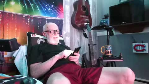 kiveuxmakeu online show from November 19, 2025, 7:19 am