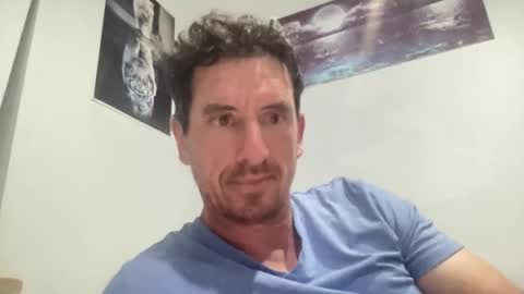 Snapshot of kiwibuzzer chatting on November 2, 2025, 1:46 pm Champ online show from November 2, 2025, 1:46 pm