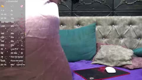 Snapshot of klaramuse chatting on February 12, 2026, 4:02 pm Klara online show from February 12, 2026, 4:02 pm